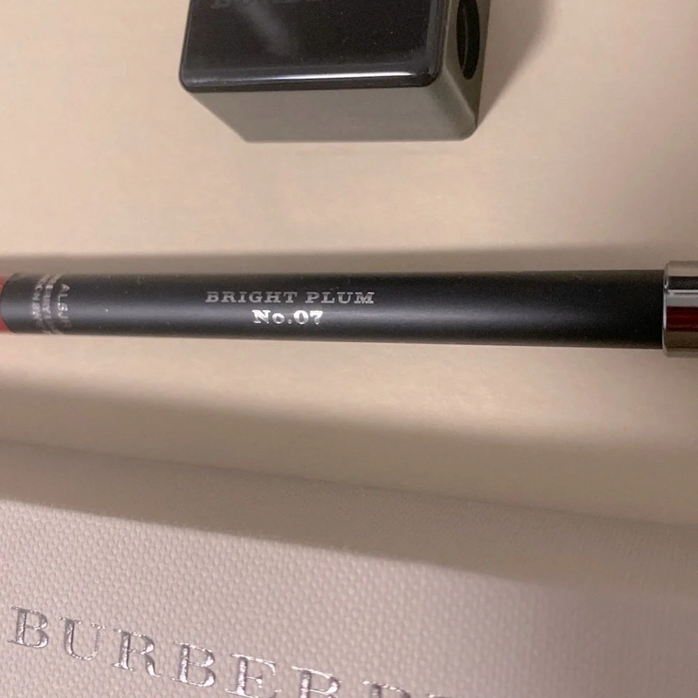 NIB [Burberry] Luxe Lip Definer Shaping Pencil & Sharpener in Bright Plum No. 7 - Picture 7 of 16